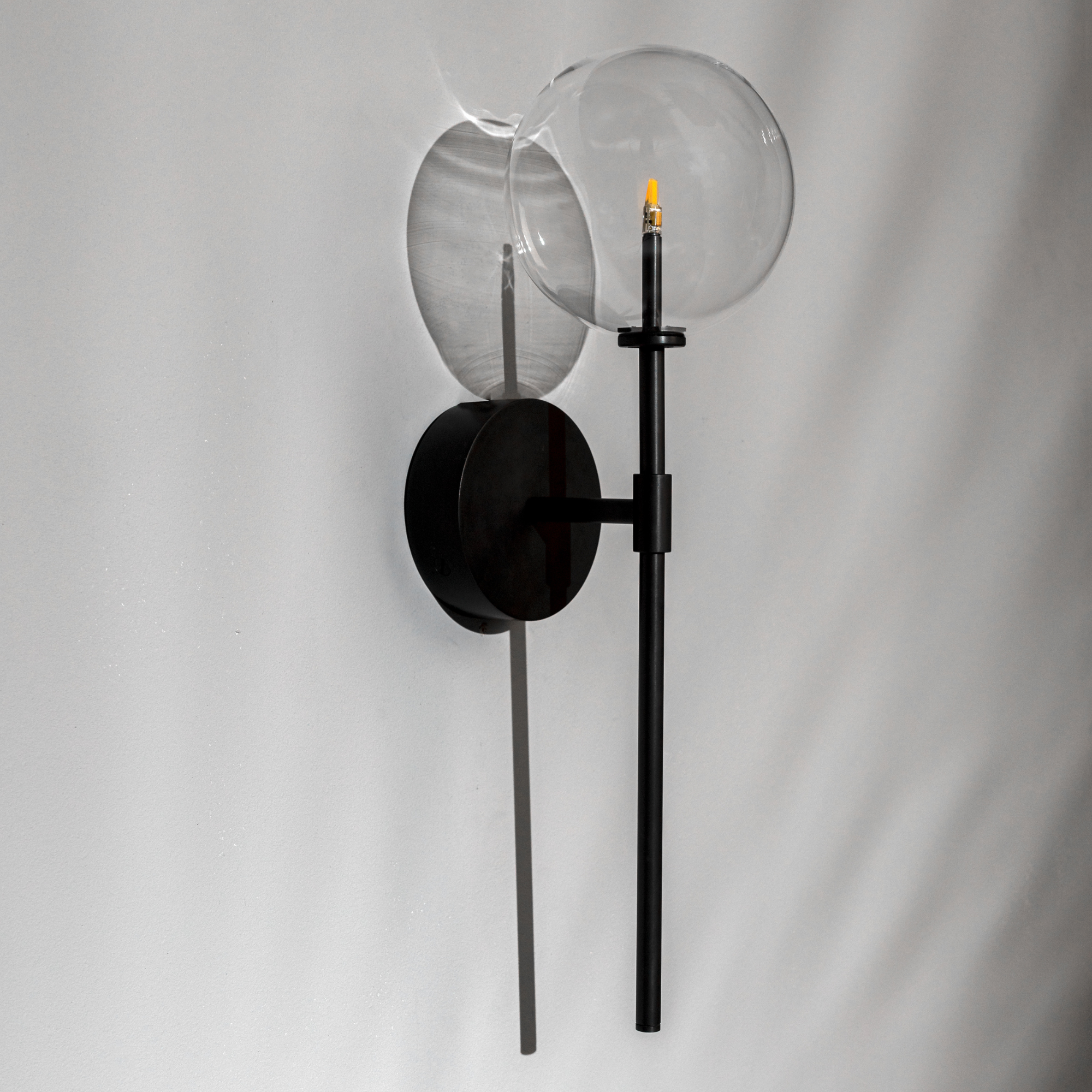 Schwung Dawn Single Wall Sconce Light - Transparent Glass