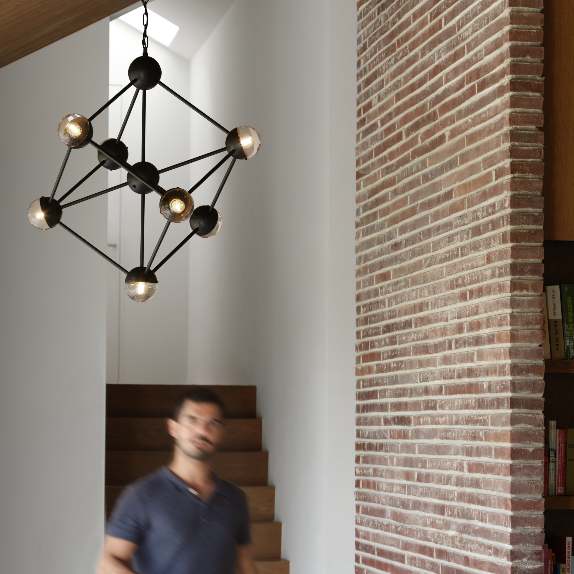 Schwung Molecule 7 Light Chandelier - Transparent Glass