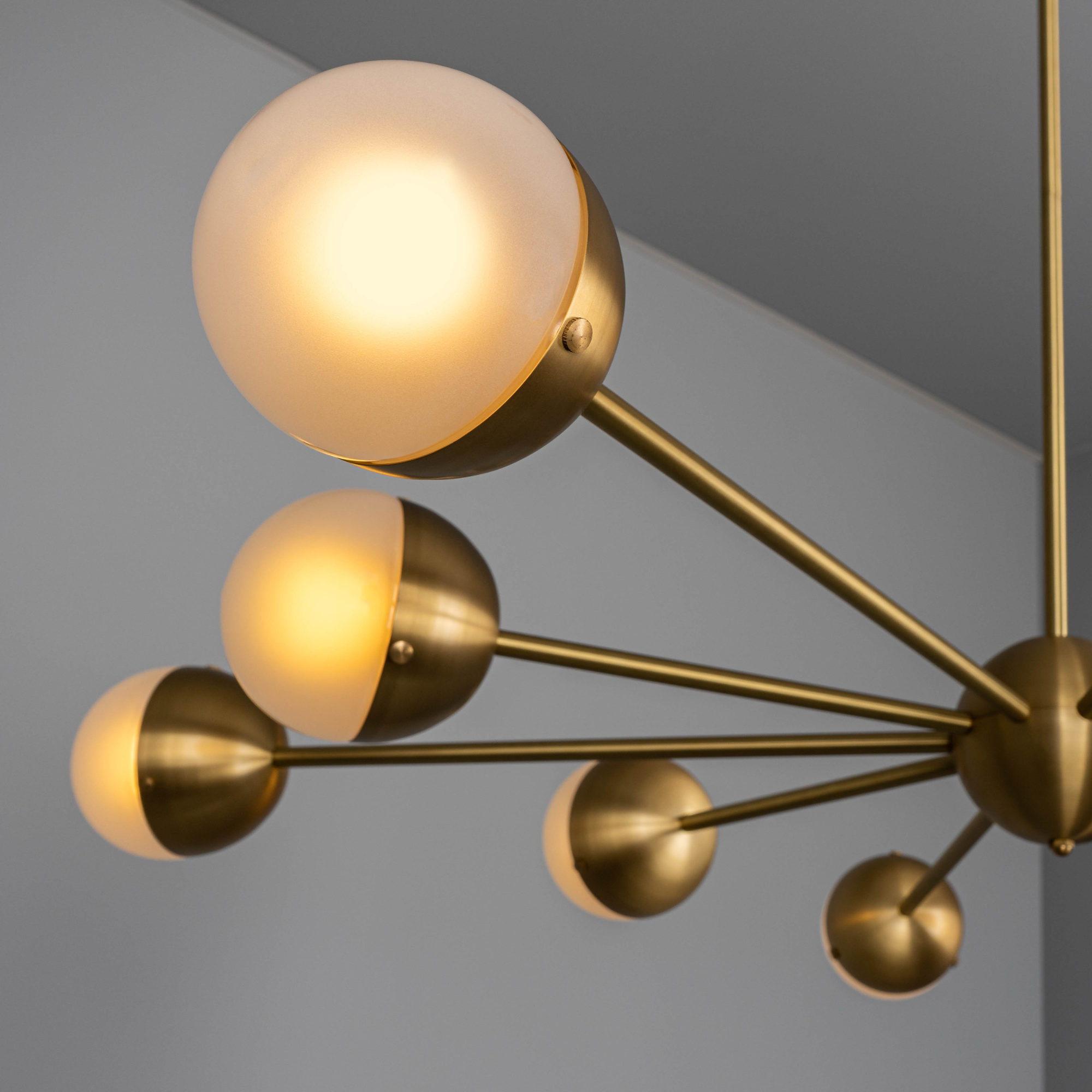 Schwung Molecule Spark Round 10 Light Chandelier - Frosted Glass