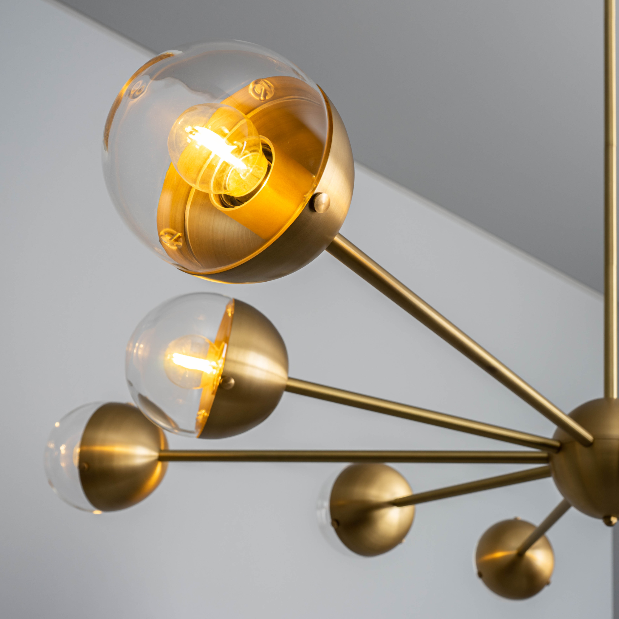 Schwung Molecule Spark Round 10 Light Chandelier - Transparent Glass