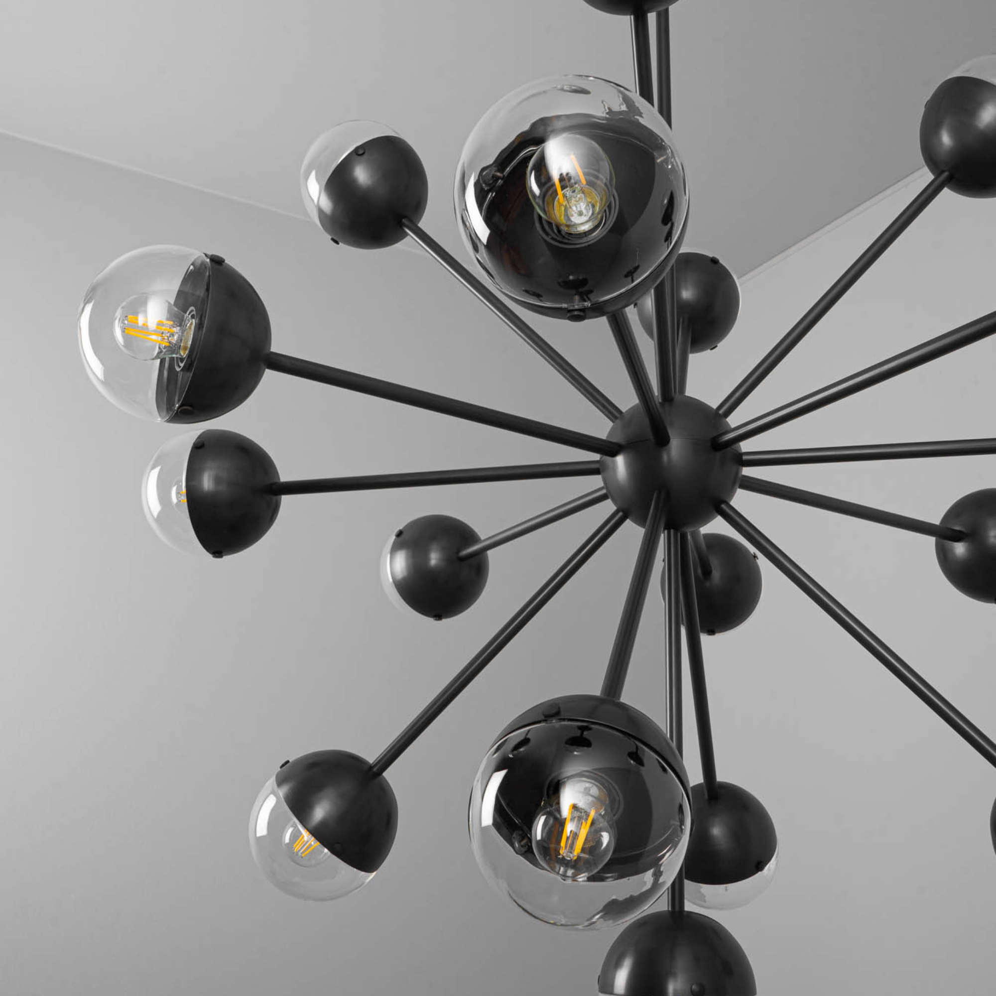 Schwung Molecule Spark Round 17 Light Chandelier - Transparent Glass