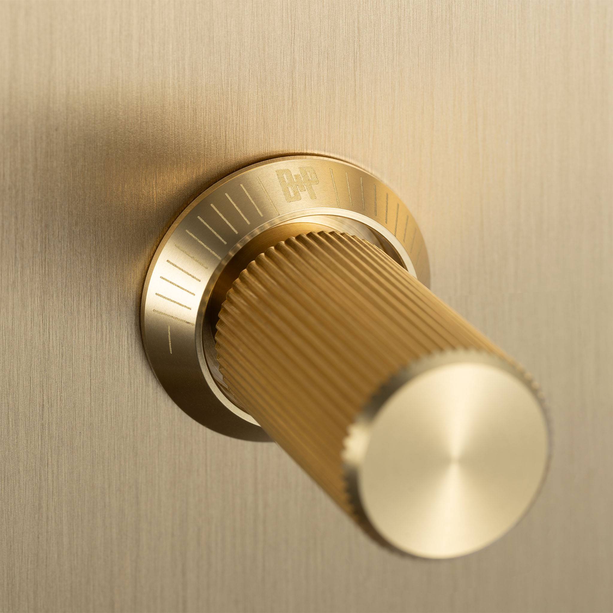Buster + Punch 1G Dimmer switch, Brass plate with Brass linear knurl knob, close up of the knurl detail