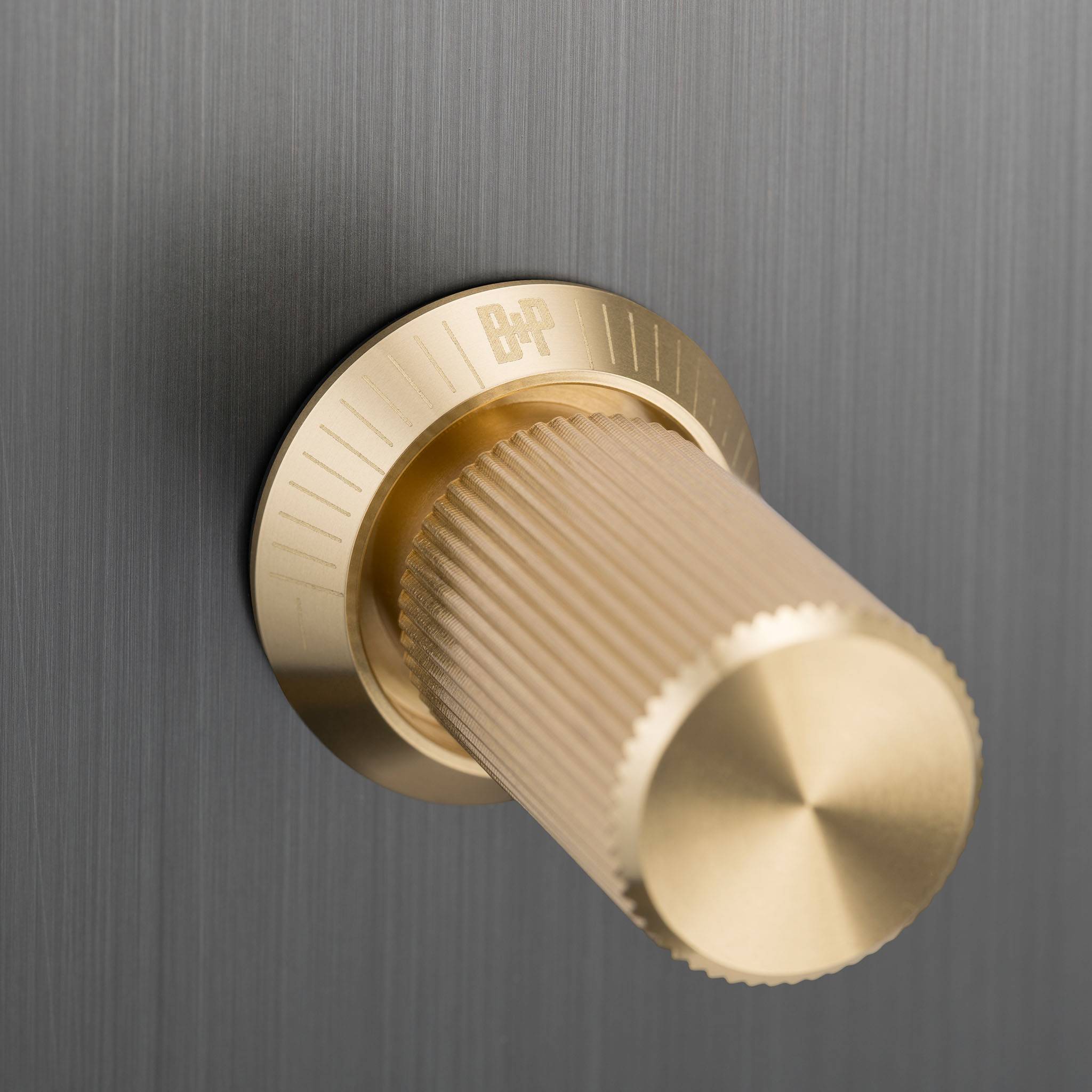 Buster + Punch 4G dimmer switch, Smoked Bronze plate with Brass linear knurl dimmer knob, close up of the knurl detail