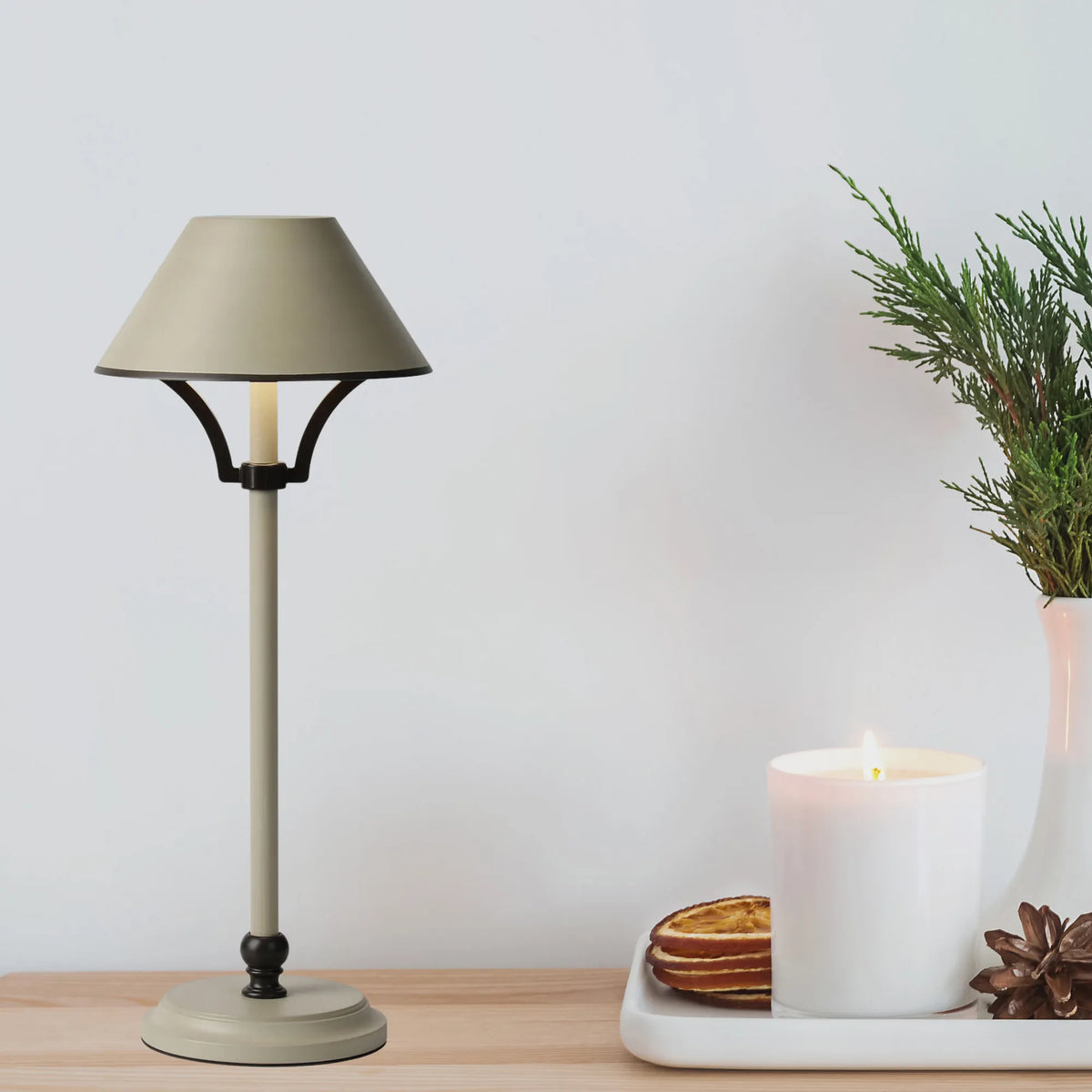 Fabula Buckingham Table Lamp Rechargeable Battery Operated 3-Step Dimming – 15 cm – Cream & Bronze