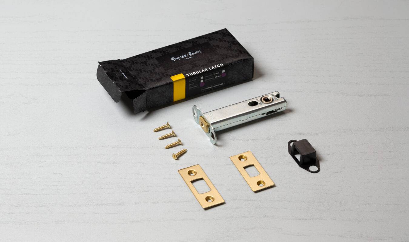 Box contents: tubular latch body, brass faceplates, strike plate, screws and packaging for the 82mm latch.