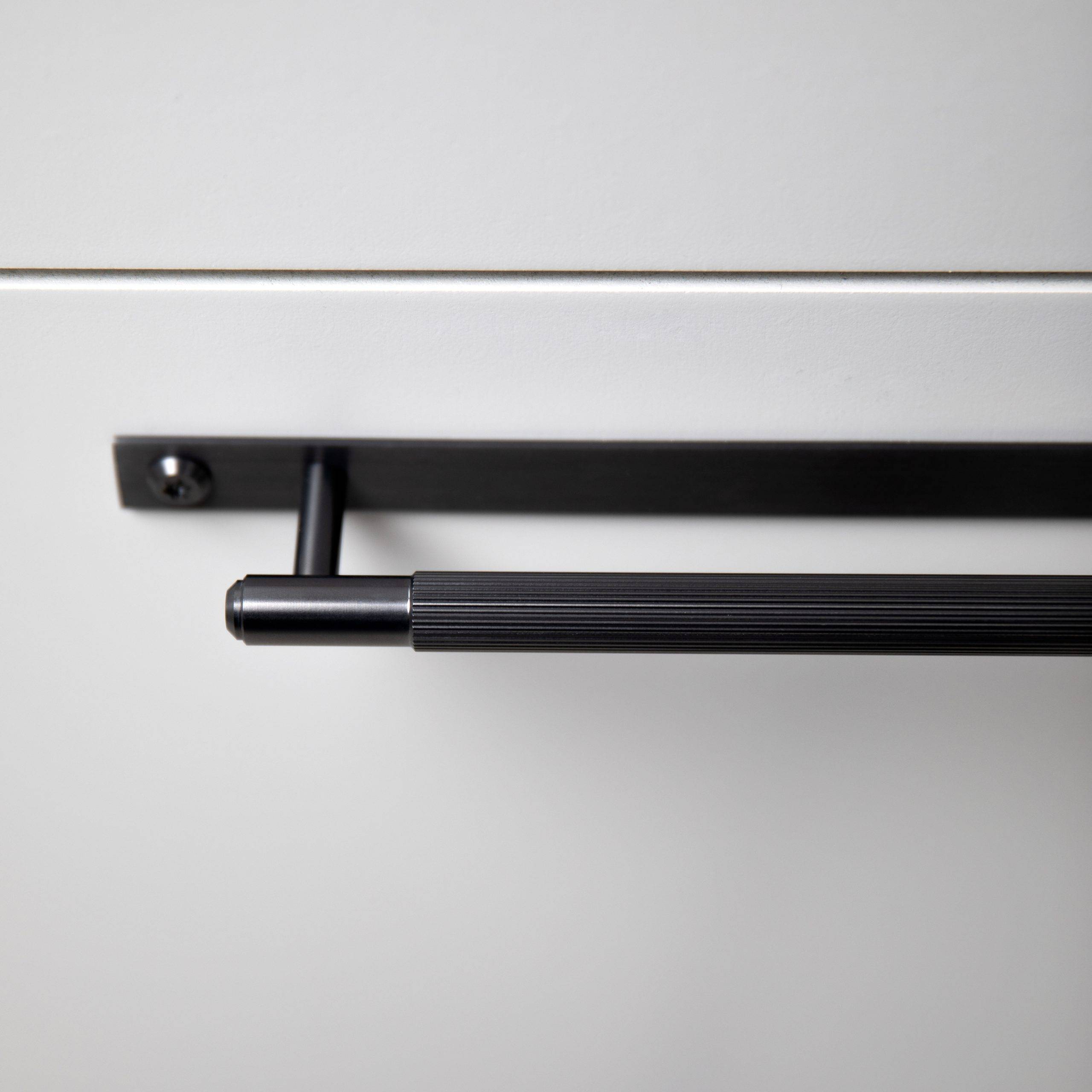 Buster + Punch Pull Bar - Plate - Linear Knurl - Large