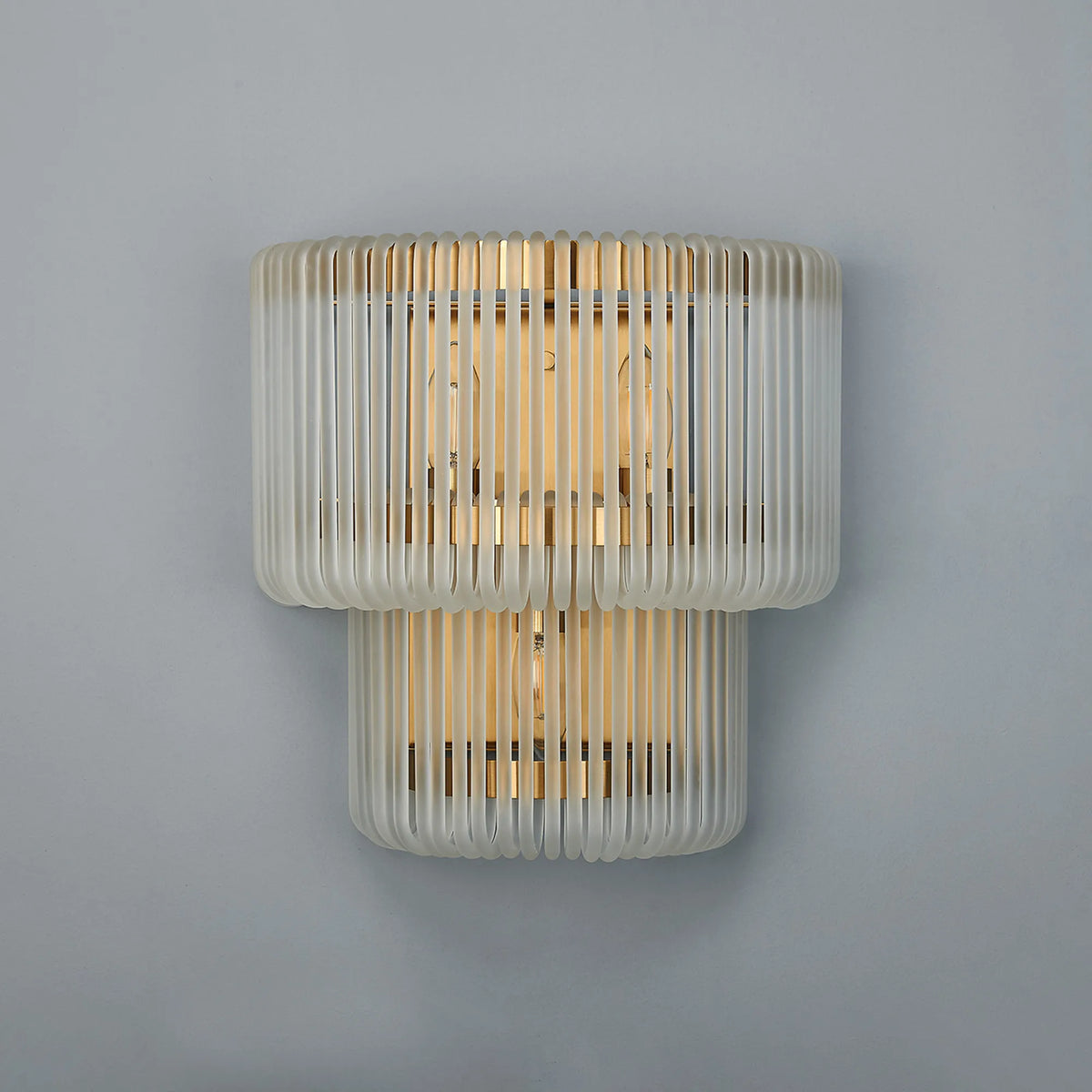 Fabula Hutton 32 x Large Wall Light – 32 cm – Brass & Frosted Glass