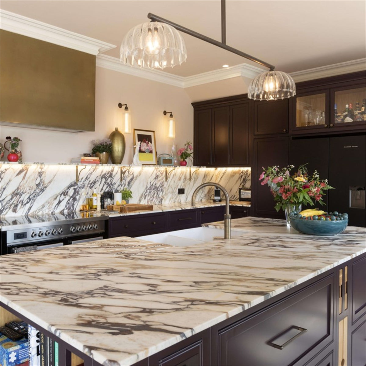 Leverint Bespoke Rod Pendant, two clear ribbed glass shades hanging from a slim dark metal rod suspended from the ceiling above a kitchen island with a marble worktop