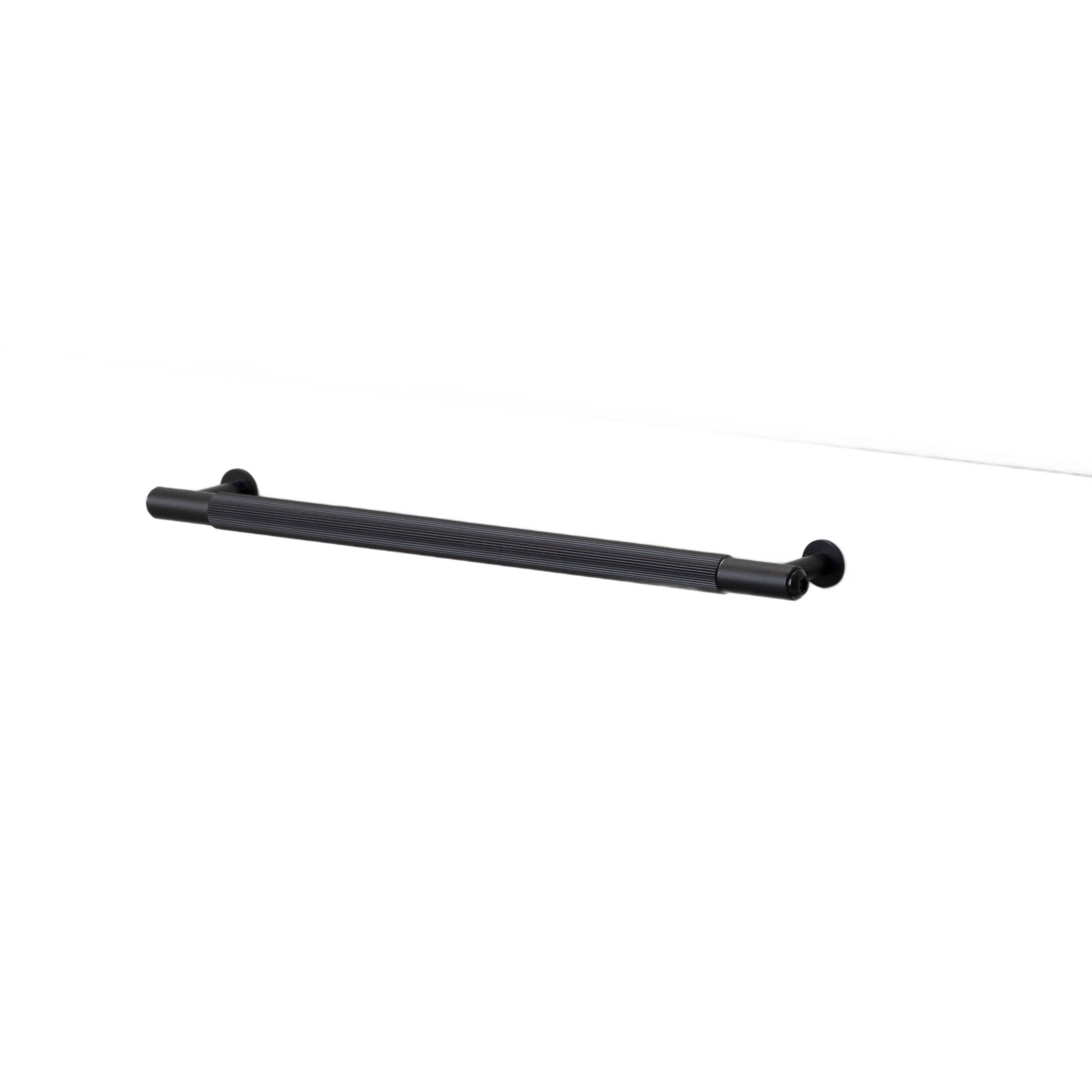 Buster + Punch Pull Bar - Linear Knurl - Medium