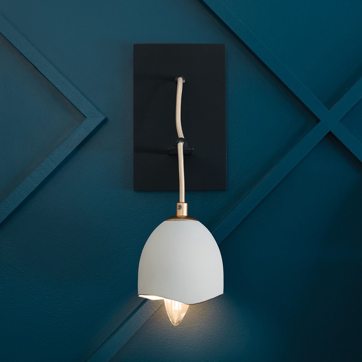 Quintiesse Nula Single Wall Light - Shell White & Luxe Gold