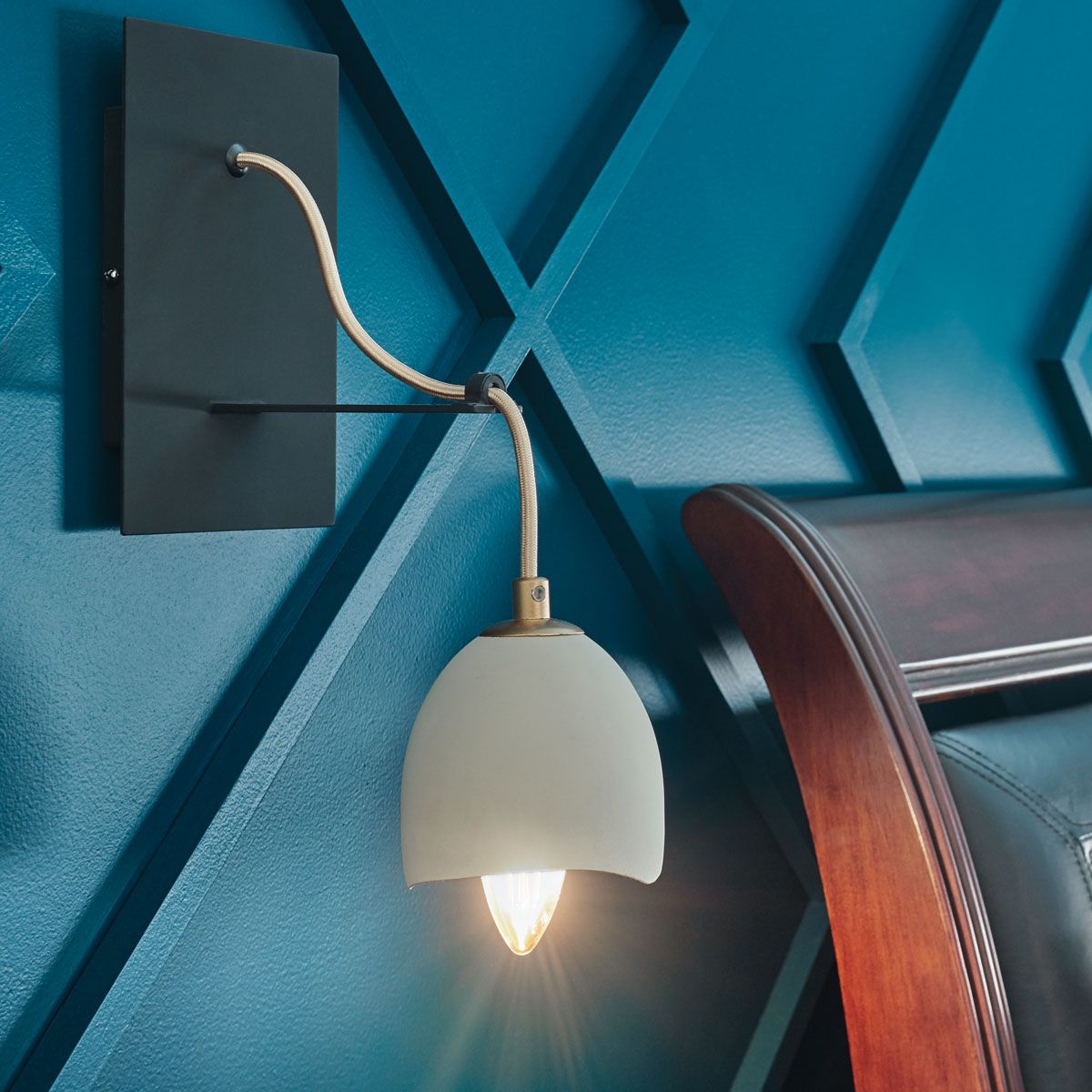 Quintiesse Nula Single Wall Light - Shell White & Luxe Gold