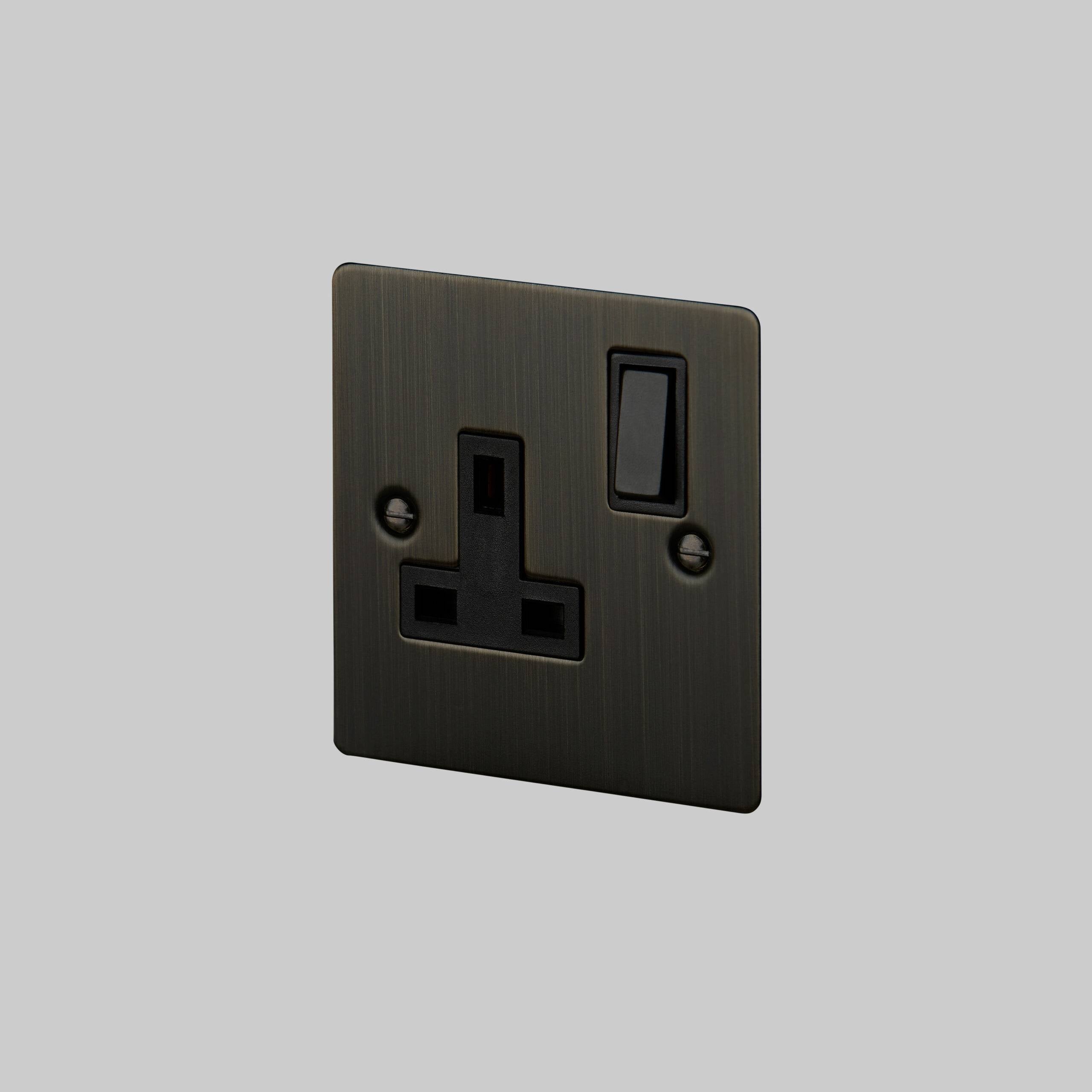 Buster + Punch 1G UK Plug Socket