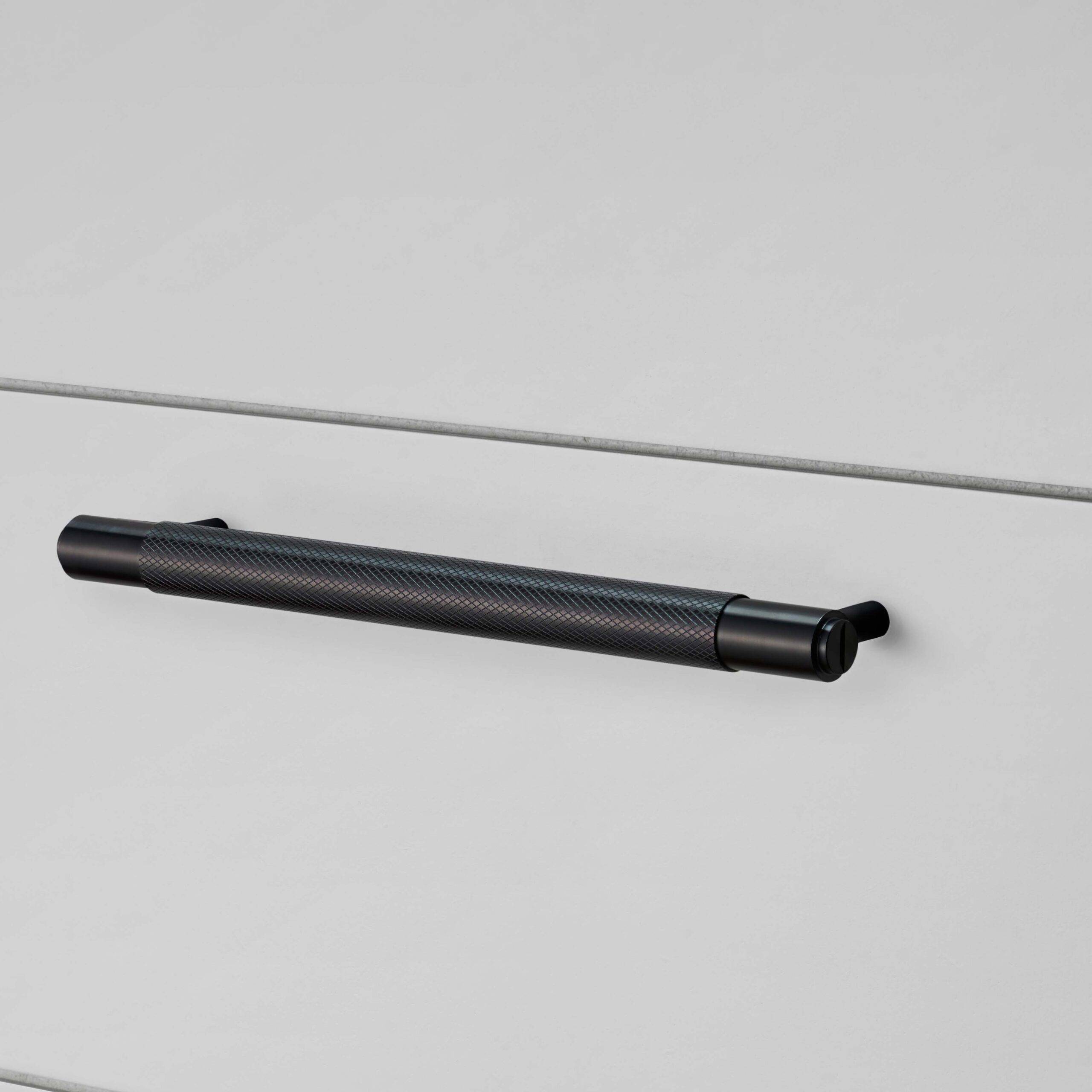 Buster + Punch Pull Bar - Cross Knurl - Medium